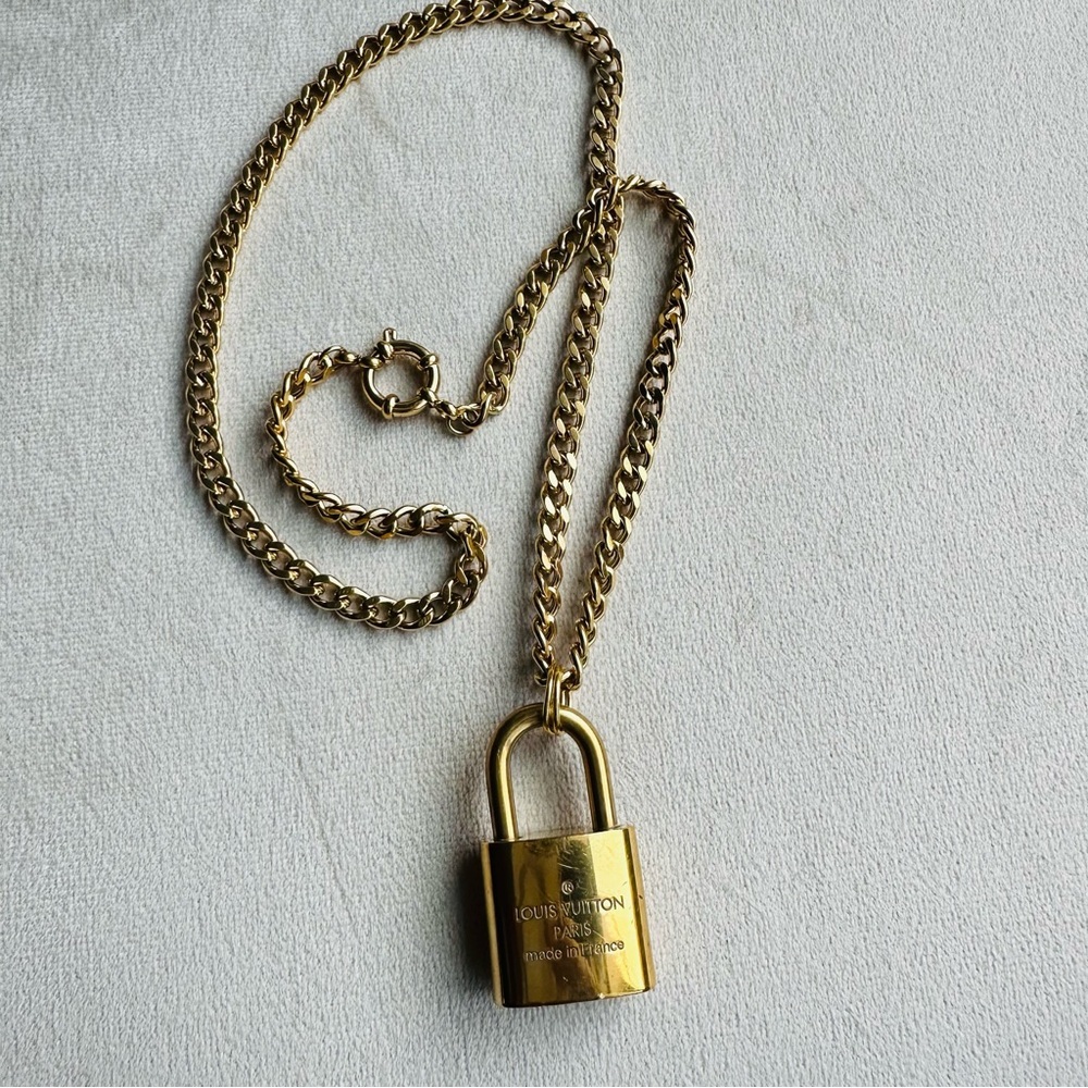Louis Vuitton Lock Necklace Stainless Steel Curb Chain Gold Tone - Picture 4 of 15